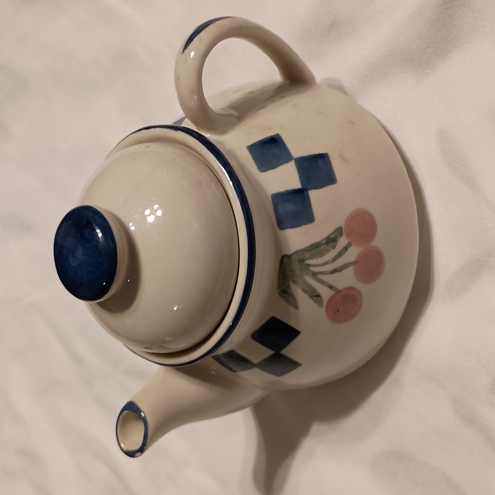 This Design Pack tea pot ceramic and hand painted is very appealing.